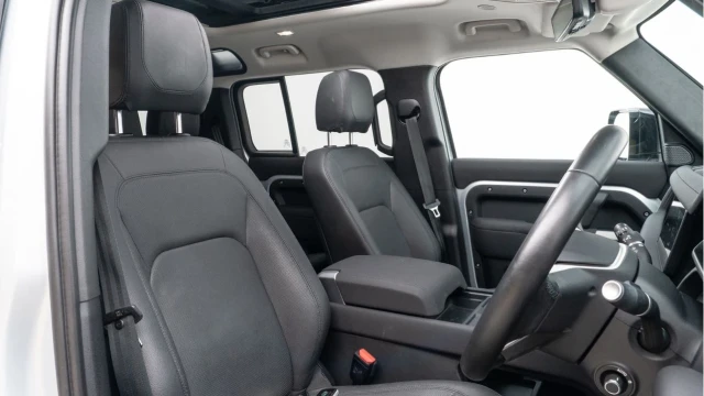 Land Rover Defender (22 Reg) 110 3.0 D250 XS Edition Image 3