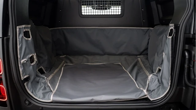 Land Rover Defender (25 Reg) 90 3.0 D350 X-Dynamic HSE Hard Top Commercial (+VAT) Image 2