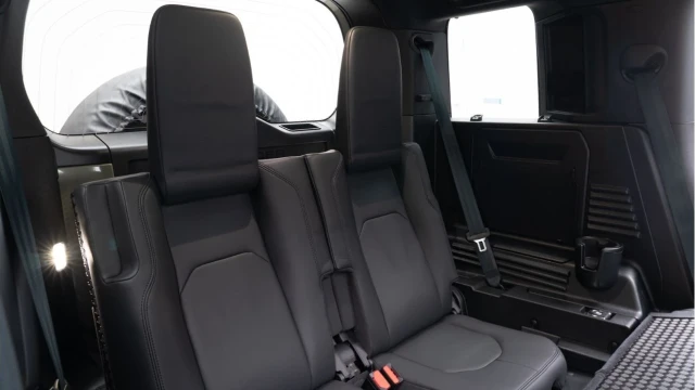 Land Rover Defender (25 Reg) 110 3.0 D350 X-Dynamic HSE (7 Seat) (Bespoke) Image 4