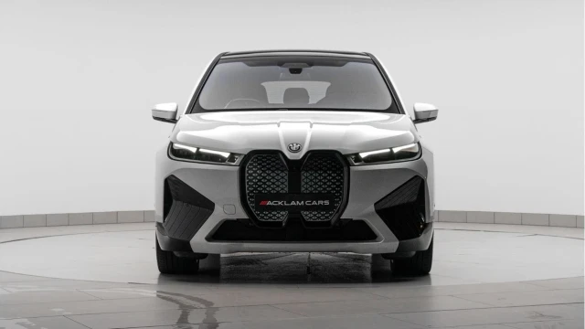 BMW iX (72 Reg) 40 M Sport Edition xDrive Image 4