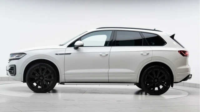 Volkswagen Touareg (69 Reg) 3.0TDI V6 R-Line Tech Image 4