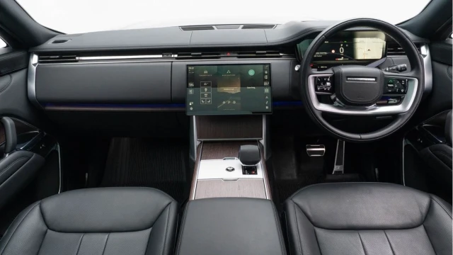 Land Rover Range Rover (74 Reg) 3.0 D300 HSE (Shadow Pack) Image 2