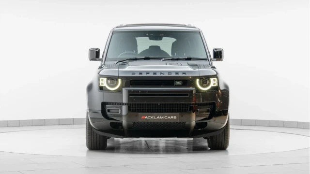 Land Rover Defender (25 Reg) 110 3.0 D250 X-Dynamic SE (Black Pack) Image 7