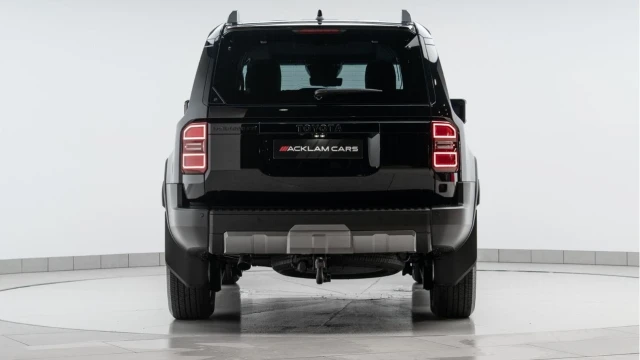 Toyota Land Cruiser (25 Reg) 2.8D Invincible (7 Seat) Image 5