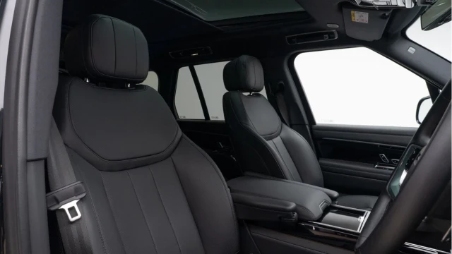 Land Rover Range Rover (24 Reg) 3.0 D300 SE (Facelift) Image 3