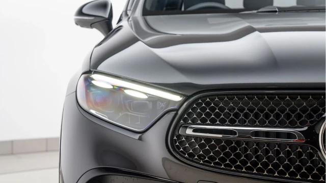 Mercedes-Benz GLC Class (75 Reg) GLC300e 2.0 AMG Line Premium Plus 4Matic Hybrid Image 5