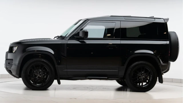 Land Rover Defender (23 Reg) 90 3.0 D250 HSE (Bespoke) Image 4