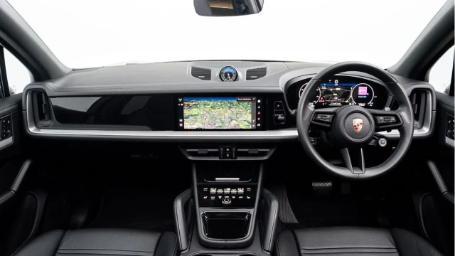 Porsche Cayenne (25 Reg) 3.0 V6 E-Hybrid Image 2