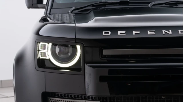 Land Rover Defender (74 Reg) 110 3.0 D250 X-Dynamic SE Hard Top Commercial (3 Seat) (+VAT) Image 7