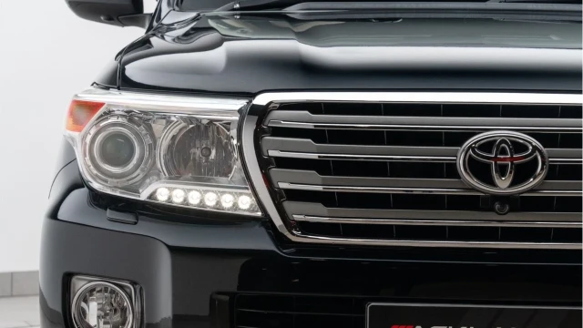 Toyota Land Cruiser V8 (64 Reg) V8 4.5 D-4D (7 Seat) Image 8