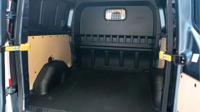 Ford Transit Custom (73 Reg) 320 2.0 Ecoblue Limited MS-RT (6 Seat) Image 7