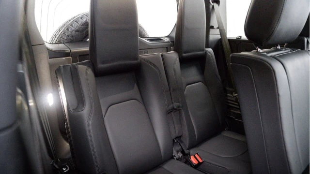 Land Rover Defender (74 Reg) 110 3.0 D350 X-Dynamic HSE (7 Seat) Image 4