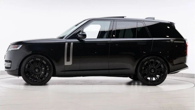 Land Rover Range Rover (24 Reg) 3.0 D300 SE (Facelift) Image 5