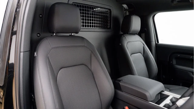 Land Rover Defender (75 Reg) 90 3.0 D250 X-Dynamic SE Hard Top Commercial (+VAT) Image 3