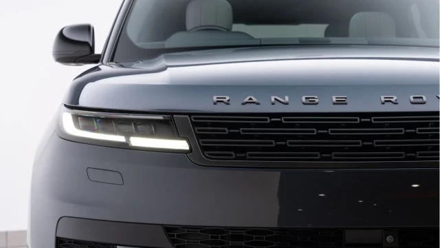 Land Rover Range Rover Sport (23 Reg) 3.0 D300 Dynamic SE Image 8