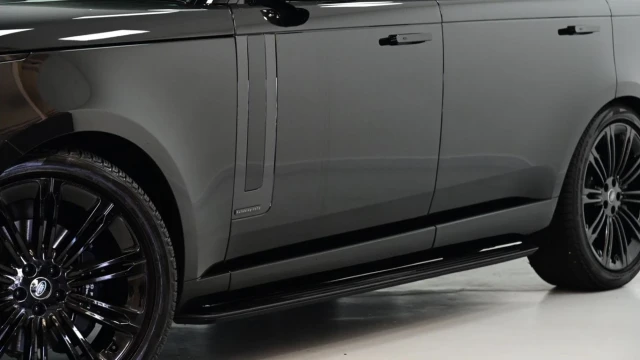Land Rover Range Rover (73 Reg) 3.0 D350 Autobiography LWB 7 Seat Image 6