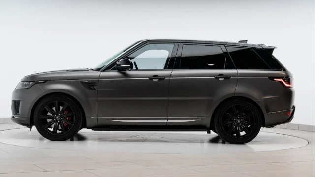 Land Rover Range Rover Sport (71 Reg) 3.0 P400 HST Image 5