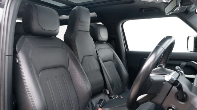 Land Rover Defender (21 Reg) 90 3.0 D250 HSE (6 Seat) (Bespoke URBAN) Image 3