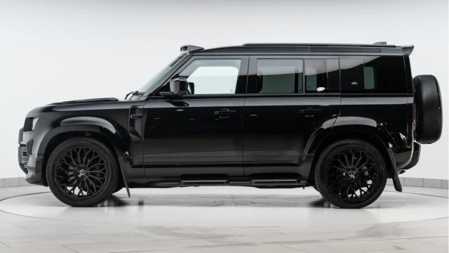 Land Rover Defender (24 Reg) 110 3.0 D250 XS Edition (Obsidian) Image 4