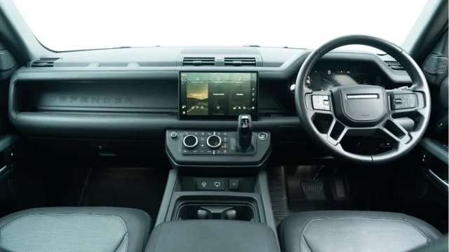 Land Rover Defender (73 Reg 110 3.0 D250 X-Dynamic HSE Image 2