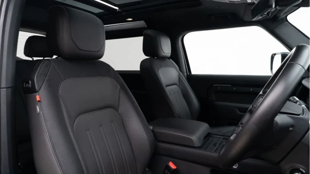 Land Rover Defender (21 Reg) 90 3.0 D250 X-Dynamic HSE Image 3