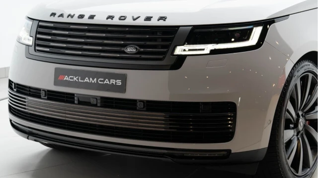 Land Rover Range Rover (72 Reg) 4.4 P530 SV Image 4