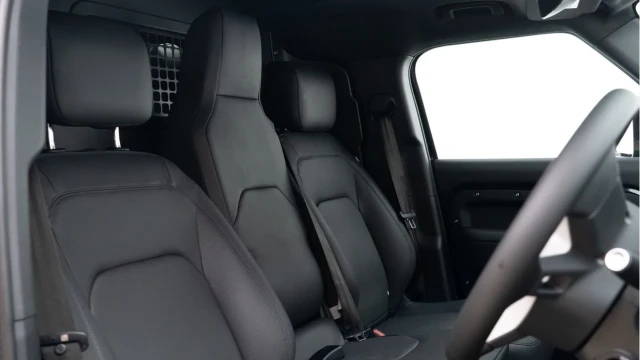 Land Rover Defender (25 Reg) 110 3.0 D350 X-Dynamic HSE Hard Top Commercial (3 Seat) (+VAT) Image 3