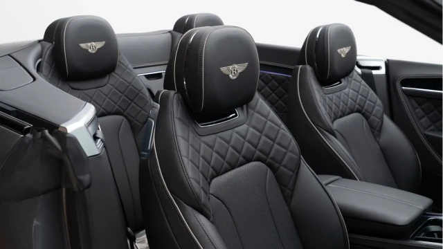 Bentley Continental (72 Reg) GTC 4.0 V8 (Mulliner) Image 3