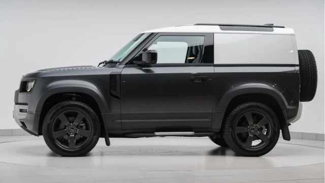 Land Rover Defender (23 Reg) 90 3.0 D250 HSE Hard Top Commercial (3 Seat) (+VAT) Image 4