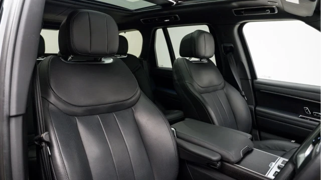 Land Rover Range Rover (72 Reg) 3.0 D350 Autobiography (Shadow Pack) Image 3