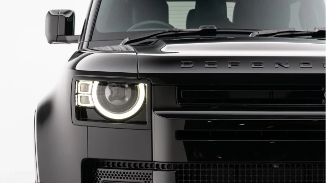 Land Rover Defender (74 Reg) 90 3.0 D250 X-Dynamic SE (6 Seat) (VAT Q) Image 8