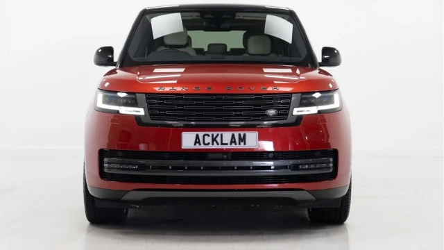 Land Rover Range Rover (72 Reg) 3.0 P400 SE LWB (7 Seat) Image 6