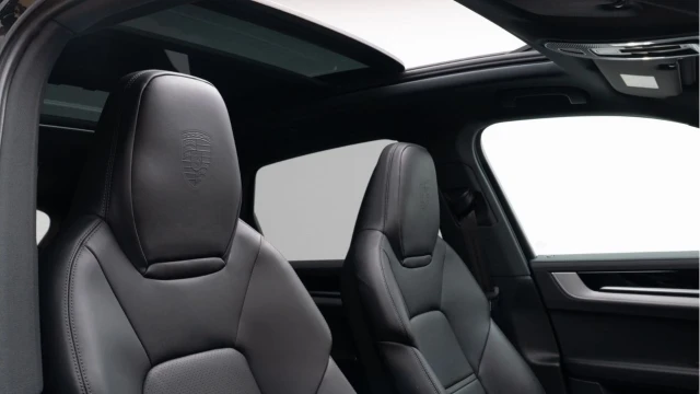 Porsche Cayenne (24 Reg) 3.0 V6 Image 3