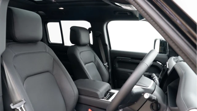 Land Rover Defender (74 Reg) 110 3.0 D350 X-Dynamic HSE (Bespoke) (VAT Q) Image 3