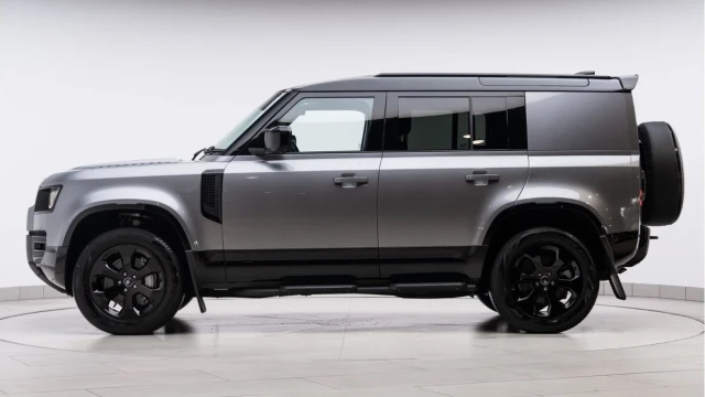 Land Rover Defender (23 Reg) 110 3.0 D300 X-Dynamic HSE Hard Top Commercial (5 Seat) (No VAT) Image 5