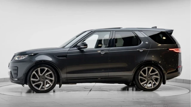 Land Rover Discovery (70 Reg) 3.0SD6 HSE Luxury Image 4