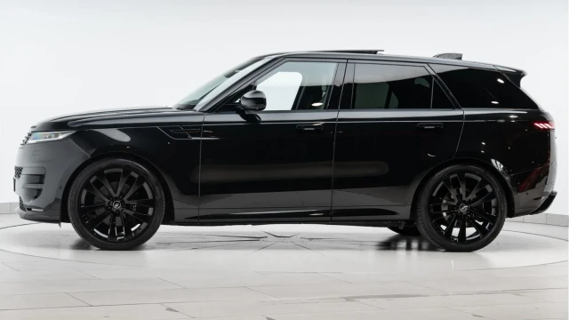 Land Rover Range Rover Sport (72 Reg) 3.0 D350 First Edition Image 4