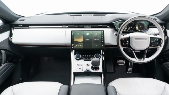 Land Rover Range Rover Sport (23 Reg) 3.0 D300 Dynamic SE (Black Pack) Image 3