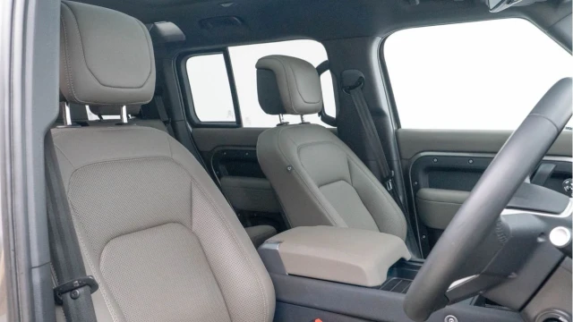 Land Rover Defender (23 Reg) 110 3.0 D300 HSE Image 3