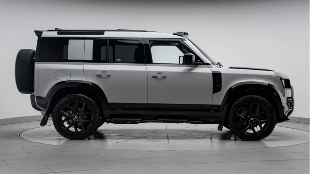 Land Rover Defender (75 Reg) 110 3.0 D250 S (Bespoke) Image 5