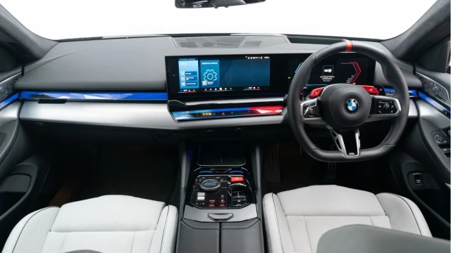 BMW M5 (74 Reg) 4.4 V8 Hybrid (Ultimate) Image 2