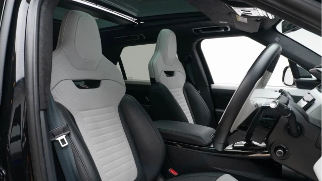 Land Rover Range Rover Sport (24 Reg) 4.4 V8 P635 SV Edition One Image 3