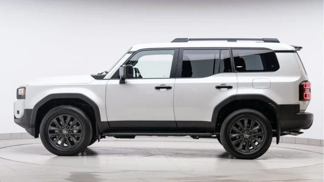 Toyota Land Cruiser (74 Reg) 2.8 Invincible (VAT Q) Image 4