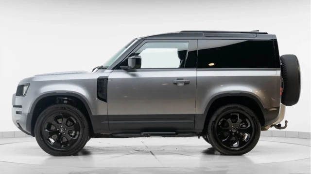 Land Rover Defender (24 Reg) 90 3.0 D250 SE Hard Top Commercial (3 Seat) (+VAT) Image 5