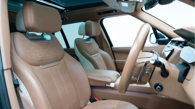 Land Rover Range Rover (23 Reg) 3.0 P510e SV Hybrid (VAT Q) Image 3