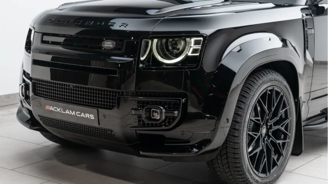 Land Rover Defender (25 Reg) 90 3.0 D250 X-Dynamic SE Hard Top (3 Seat) (Bespoke) (+VAT) Image 5