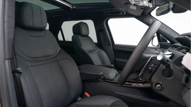 Land Rover Range Rover Sport (75 Reg) 4.4 V8 P530 Autobiography (Black Pack) Image 3