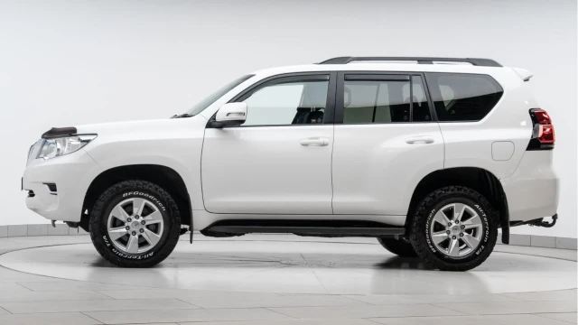 Toyota Land Cruiser (72 Reg) 2.8 D-4D Active (7 Seat) Image 4