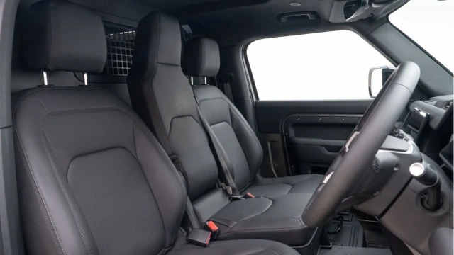 Land Rover Defender (25 Reg) 90 3.0 D250 S Hard Top Commercial (3 Seat) (+VAT) Image 3