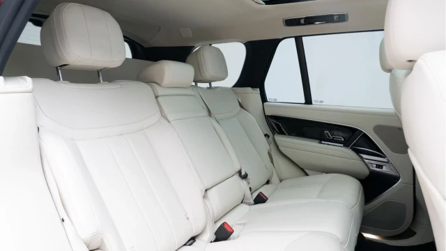 Land Rover Range Rover (72 Reg) 3.0 P440e SE Hybrid Image 5